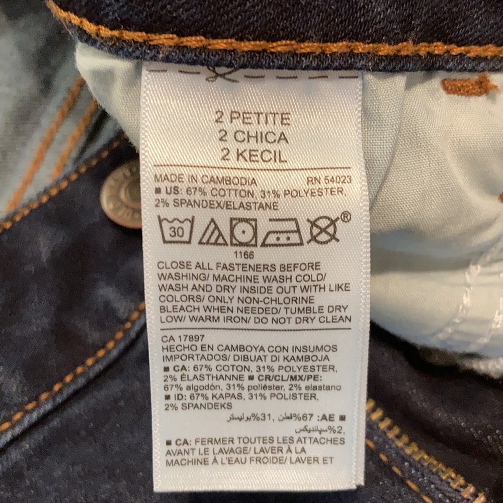 Old Navy Boot-Cut Jeans - Picture 4 of 7